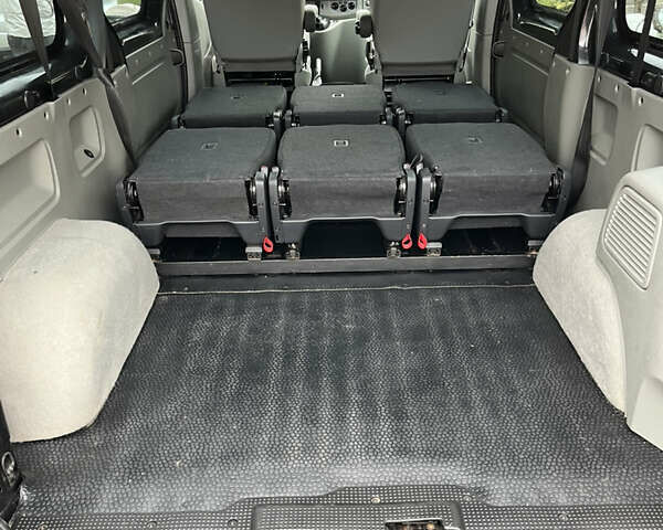 Черный Опель Виваро, объемом двигателя 2 л и пробегом 316 тыс. км за 14950 $, фото 16 на Automoto.ua