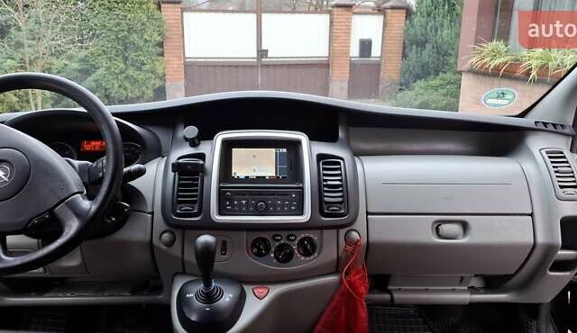 Чорний Опель Віваро, об'ємом двигуна 2 л та пробігом 247 тис. км за 15300 $, фото 19 на Automoto.ua