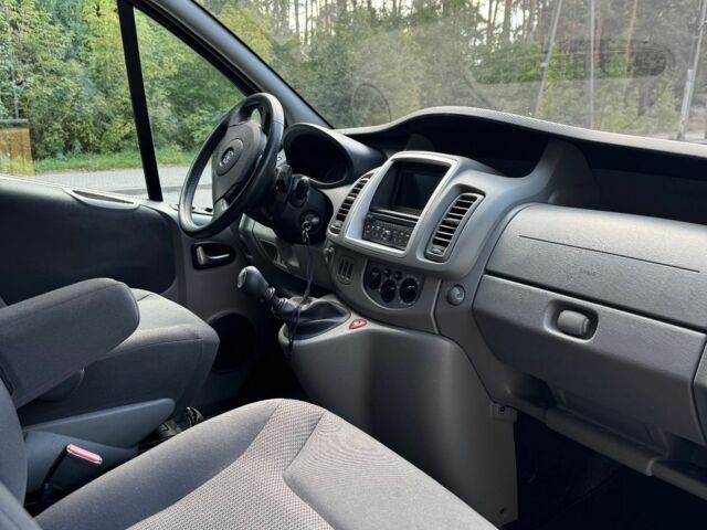 Чорний Опель Віваро, об'ємом двигуна 2 л та пробігом 166 тис. км за 8200 $, фото 11 на Automoto.ua