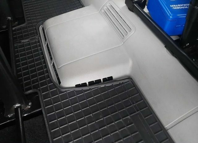 Черный Опель Виваро, объемом двигателя 2 л и пробегом 288 тыс. км за 7000 $, фото 22 на Automoto.ua