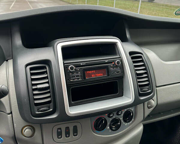 Чорний Опель Віваро, об'ємом двигуна 2 л та пробігом 238 тис. км за 15900 $, фото 12 на Automoto.ua