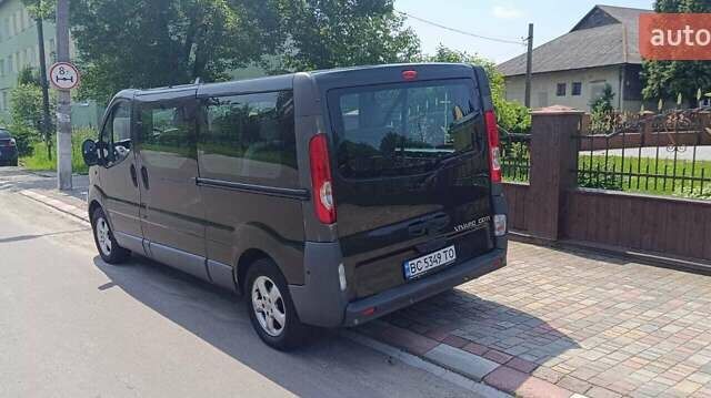 Чорний Опель Віваро, об'ємом двигуна 2 л та пробігом 366 тис. км за 14000 $, фото 4 на Automoto.ua
