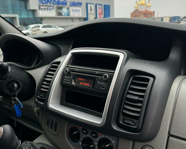 Чорний Опель Віваро, об'ємом двигуна 2 л та пробігом 238 тис. км за 15900 $, фото 17 на Automoto.ua