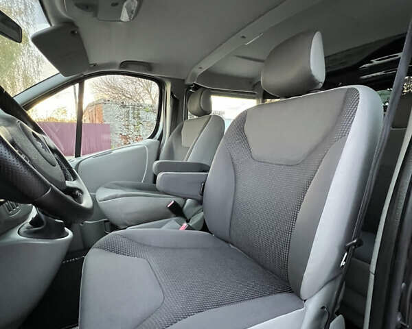 Черный Опель Виваро, объемом двигателя 2 л и пробегом 203 тыс. км за 15950 $, фото 19 на Automoto.ua