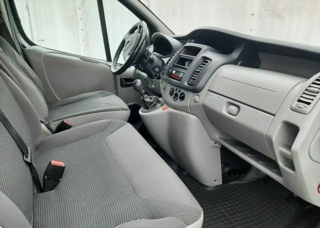 Черный Опель Виваро, объемом двигателя 2 л и пробегом 288 тыс. км за 7000 $, фото 12 на Automoto.ua