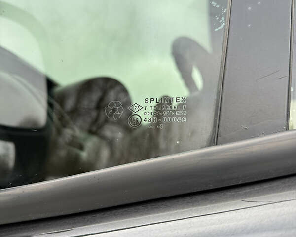 Чорний Опель Віваро, об'ємом двигуна 2 л та пробігом 287 тис. км за 16300 $, фото 18 на Automoto.ua