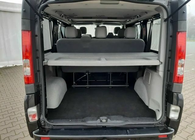 Черный Опель Виваро, объемом двигателя 2 л и пробегом 288 тыс. км за 7000 $, фото 23 на Automoto.ua