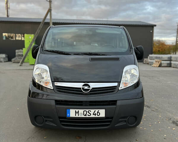 Черный Опель Виваро, объемом двигателя 2 л и пробегом 203 тыс. км за 15950 $, фото 2 на Automoto.ua