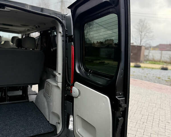 Чорний Опель Віваро, об'ємом двигуна 2 л та пробігом 287 тис. км за 16300 $, фото 30 на Automoto.ua