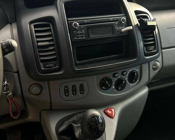 Опель Віваро 2014 у Измаиле на Automoto.ua Чорний Опель Віваро, об'ємом двигуна 2 л та пробігом 262 тис. км за 16500 $, фото 14 на Automoto.ua