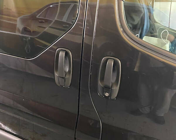 Черный Опель Виваро, объемом двигателя 2 л и пробегом 340 тыс. км за 15500 $, фото 9 на Automoto.ua