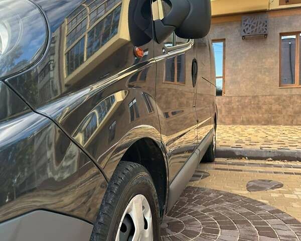 Опель Віваро 2014 у Измаиле на Automoto.ua Чорний Опель Віваро, об'ємом двигуна 2 л та пробігом 262 тис. км за 16500 $, фото 5 на Automoto.ua