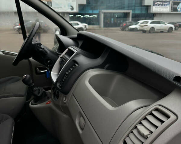 Чорний Опель Віваро, об'ємом двигуна 2 л та пробігом 238 тис. км за 15900 $, фото 19 на Automoto.ua