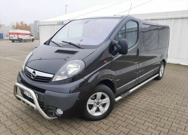 Черный Опель Виваро, объемом двигателя 2 л и пробегом 288 тыс. км за 7000 $, фото 4 на Automoto.ua