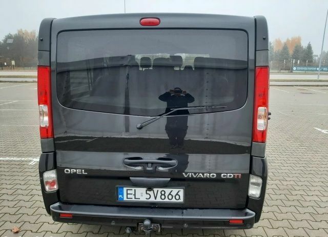 Черный Опель Виваро, объемом двигателя 2 л и пробегом 288 тыс. км за 7000 $, фото 5 на Automoto.ua