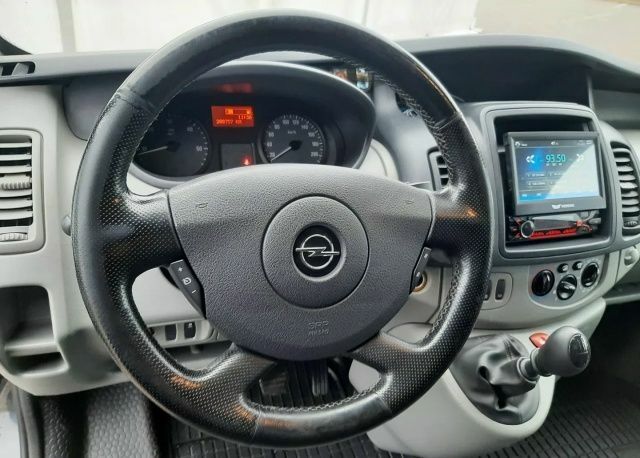 Черный Опель Виваро, объемом двигателя 2 л и пробегом 288 тыс. км за 7000 $, фото 16 на Automoto.ua