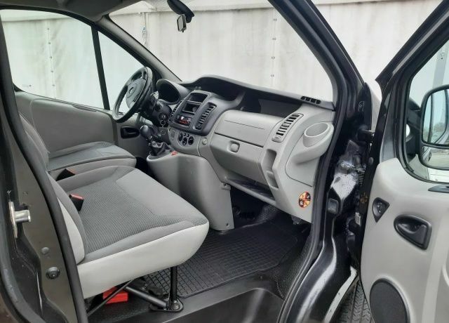 Черный Опель Виваро, объемом двигателя 2 л и пробегом 288 тыс. км за 7000 $, фото 13 на Automoto.ua