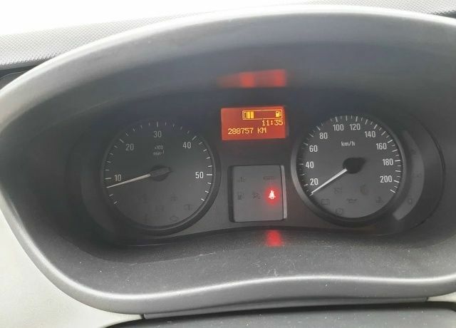 Черный Опель Виваро, объемом двигателя 2 л и пробегом 288 тыс. км за 7000 $, фото 15 на Automoto.ua