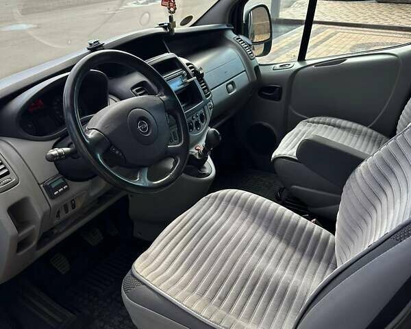 Опель Віваро 2014 у Измаиле на Automoto.ua Чорний Опель Віваро, об'ємом двигуна 2 л та пробігом 262 тис. км за 16500 $, фото 12 на Automoto.ua