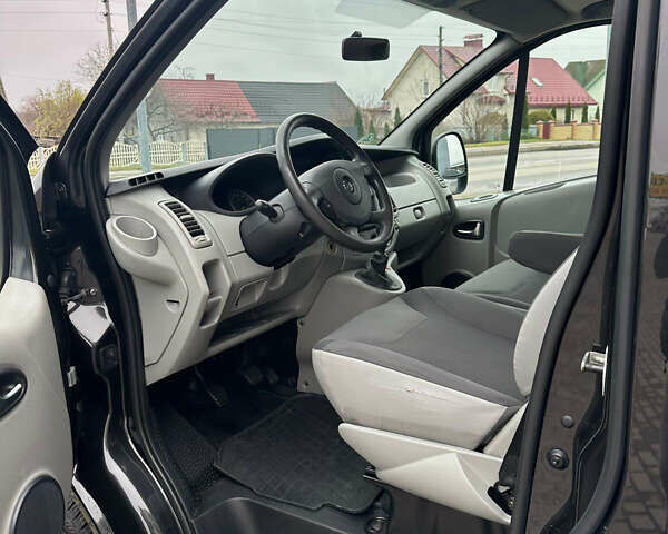 Чорний Опель Віваро, об'ємом двигуна 2 л та пробігом 238 тис. км за 15900 $, фото 8 на Automoto.ua