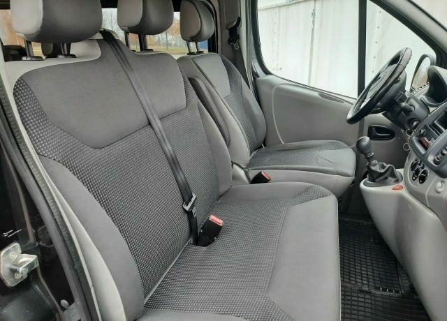 Черный Опель Виваро, объемом двигателя 2 л и пробегом 288 тыс. км за 7000 $, фото 11 на Automoto.ua