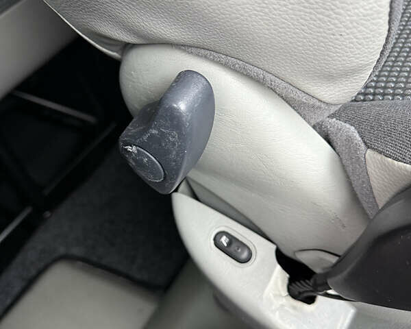 Чорний Опель Віваро, об'ємом двигуна 2 л та пробігом 287 тис. км за 16300 $, фото 20 на Automoto.ua