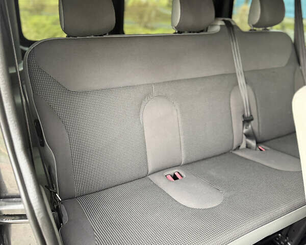 Чорний Опель Віваро, об'ємом двигуна 2 л та пробігом 287 тис. км за 16300 $, фото 25 на Automoto.ua