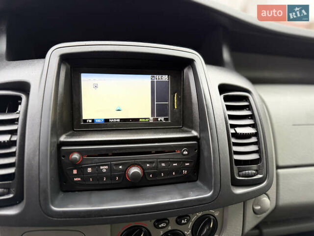 Чорний Опель Віваро, об'ємом двигуна 2 л та пробігом 287 тис. км за 16300 $, фото 16 на Automoto.ua