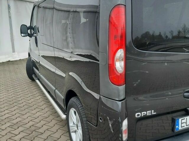 Черный Опель Виваро, объемом двигателя 2 л и пробегом 288 тыс. км за 7000 $, фото 7 на Automoto.ua