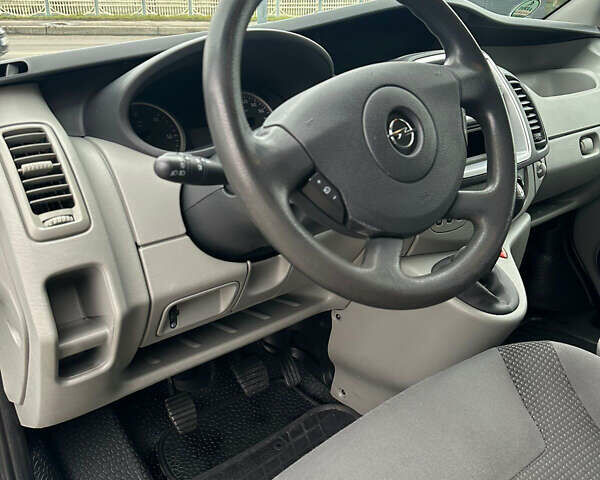 Чорний Опель Віваро, об'ємом двигуна 2 л та пробігом 238 тис. км за 15900 $, фото 10 на Automoto.ua