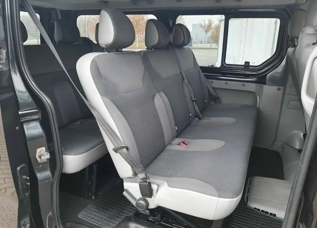 Черный Опель Виваро, объемом двигателя 2 л и пробегом 288 тыс. км за 7000 $, фото 20 на Automoto.ua