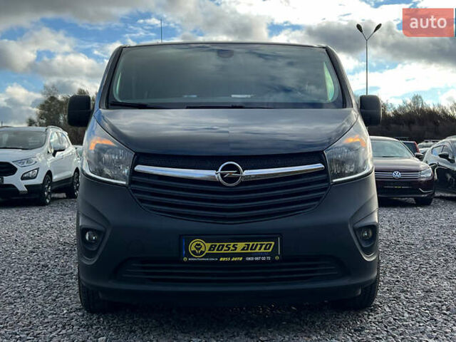 Черный Опель Виваро, объемом двигателя 1.6 л и пробегом 270 тыс. км за 17300 $, фото 1 на Automoto.ua