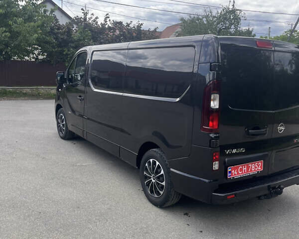 Чорний Опель Віваро, об'ємом двигуна 1.6 л та пробігом 313 тис. км за 12150 $, фото 6 на Automoto.ua
