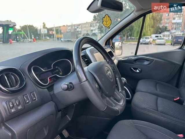 Черный Опель Виваро, объемом двигателя 1.6 л и пробегом 215 тыс. км за 15500 $, фото 3 на Automoto.ua
