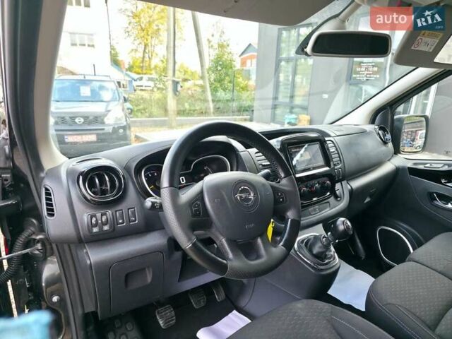 Черный Опель Виваро, объемом двигателя 1.6 л и пробегом 206 тыс. км за 14200 $, фото 10 на Automoto.ua