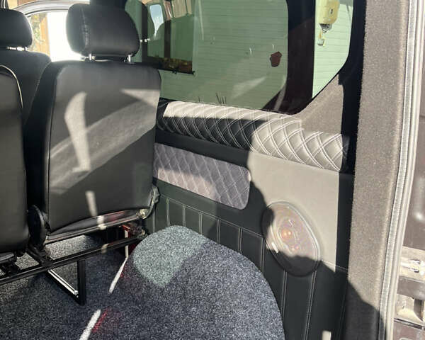 Черный Опель Виваро, объемом двигателя 1.6 л и пробегом 258 тыс. км за 16800 $, фото 17 на Automoto.ua