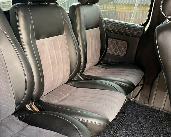 Черный Опель Виваро, объемом двигателя 1.6 л и пробегом 258 тыс. км за 16800 $, фото 14 на Automoto.ua