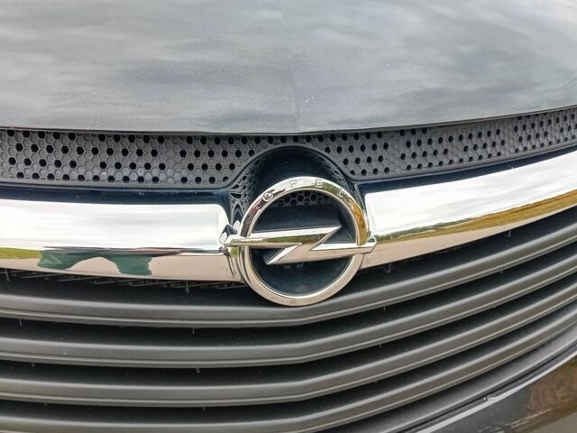 Черный Опель Виваро, объемом двигателя 1.6 л и пробегом 117 тыс. км за 10500 $, фото 12 на Automoto.ua