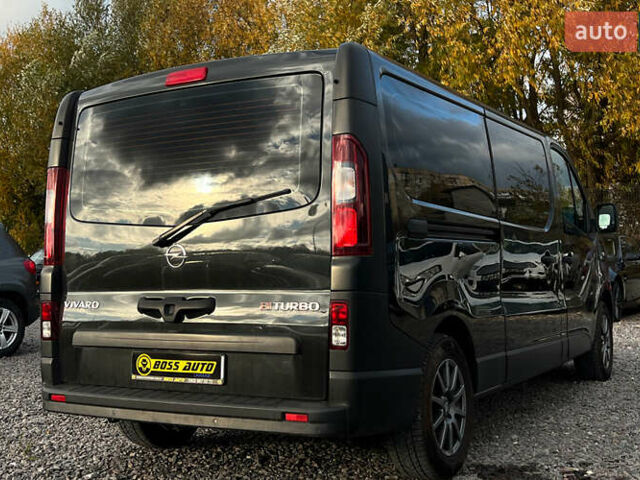 Черный Опель Виваро, объемом двигателя 1.6 л и пробегом 270 тыс. км за 17300 $, фото 5 на Automoto.ua