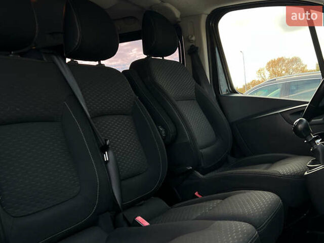 Черный Опель Виваро, объемом двигателя 1.6 л и пробегом 270 тыс. км за 17300 $, фото 14 на Automoto.ua