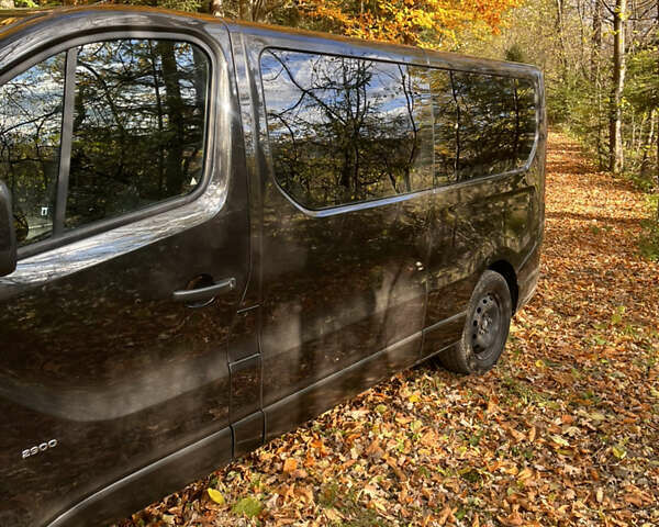 Черный Опель Виваро, объемом двигателя 1.6 л и пробегом 258 тыс. км за 16800 $, фото 2 на Automoto.ua