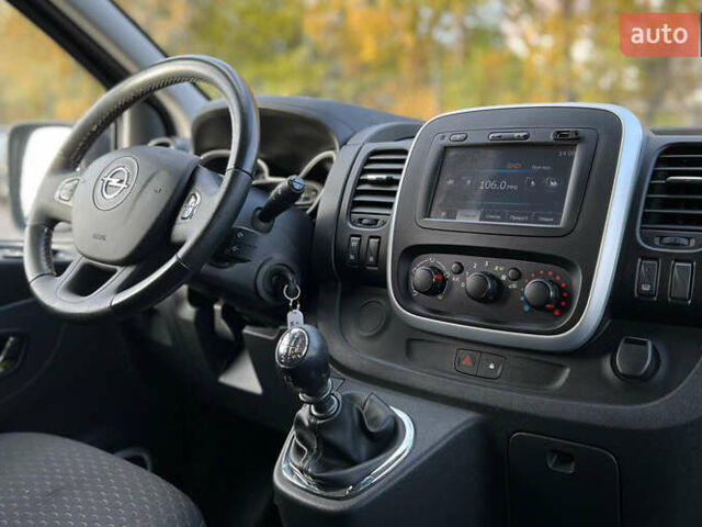 Черный Опель Виваро, объемом двигателя 1.6 л и пробегом 270 тыс. км за 17300 $, фото 15 на Automoto.ua