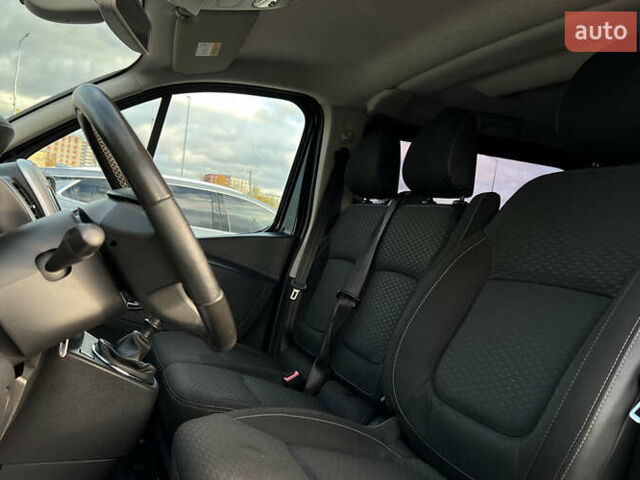 Черный Опель Виваро, объемом двигателя 1.6 л и пробегом 270 тыс. км за 17300 $, фото 6 на Automoto.ua