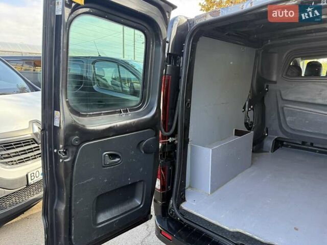 Черный Опель Виваро, объемом двигателя 1.6 л и пробегом 244 тыс. км за 19500 $, фото 45 на Automoto.ua