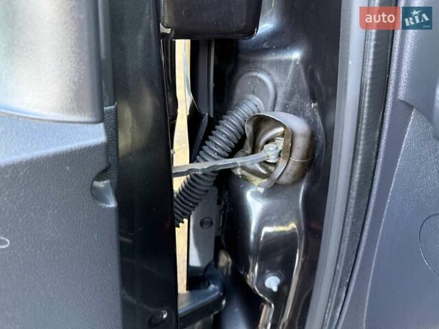 Черный Опель Виваро, объемом двигателя 1.6 л и пробегом 244 тыс. км за 19500 $, фото 14 на Automoto.ua