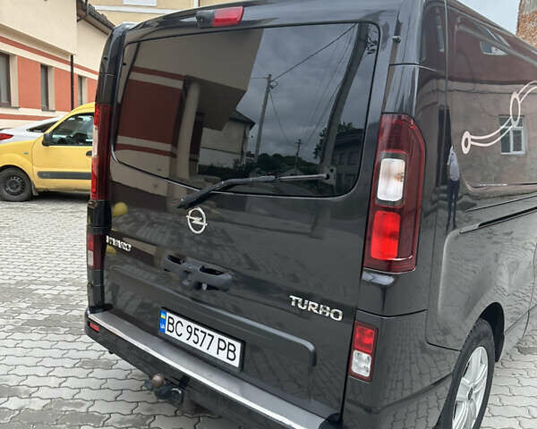 Чорний Опель Віваро, об'ємом двигуна 1.6 л та пробігом 245 тис. км за 15850 $, фото 4 на Automoto.ua