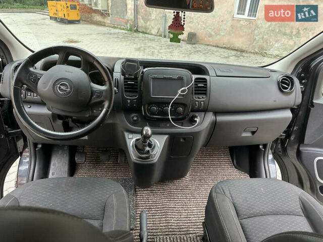 Чорний Опель Віваро, об'ємом двигуна 1.6 л та пробігом 245 тис. км за 15850 $, фото 15 на Automoto.ua