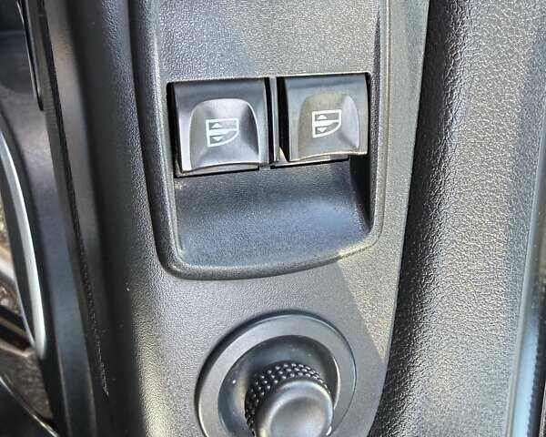 Черный Опель Виваро, объемом двигателя 1.6 л и пробегом 244 тыс. км за 19500 $, фото 12 на Automoto.ua