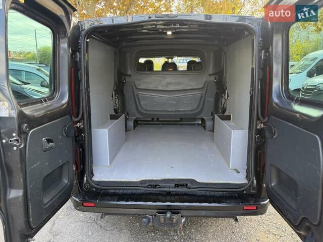 Черный Опель Виваро, объемом двигателя 1.6 л и пробегом 244 тыс. км за 19500 $, фото 47 на Automoto.ua