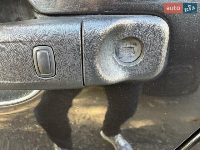 Черный Опель Виваро, объемом двигателя 1.6 л и пробегом 244 тыс. км за 19500 $, фото 11 на Automoto.ua